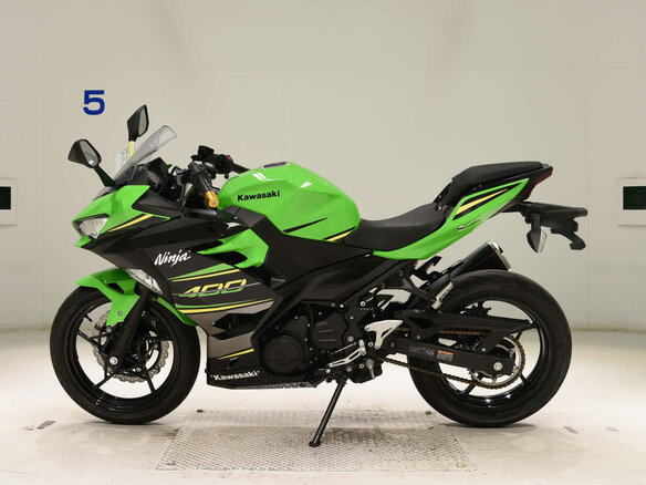 2023 Kawasaki Ninja 400, зелёный, 477875 рублей - вид 1