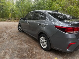 2020 Kia Rio IV, серый, 1750000 рублей, вид 5
