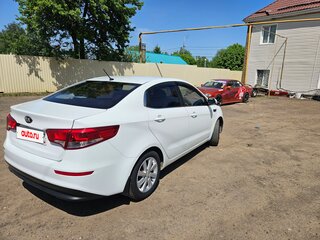 2015 Kia Rio III Рестайлинг, белый, 1020000 рублей, вид 5