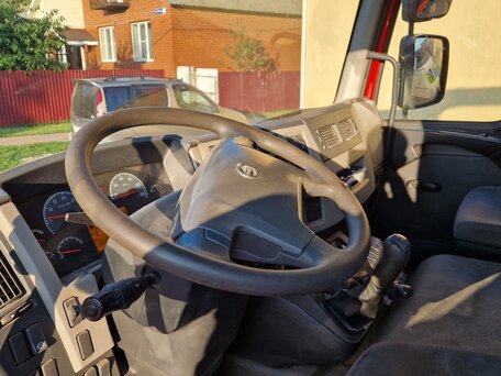 2011 Volvo FL, красный, 5500000 рублей, вид 4
