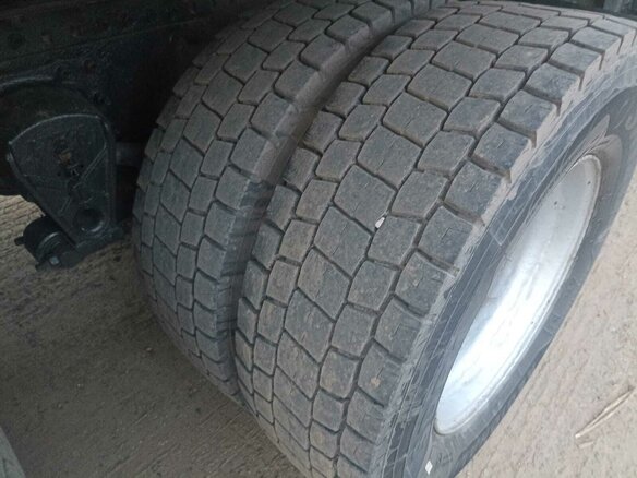 2003 Volvo VNL, красный, 1300000 рублей - вид 7