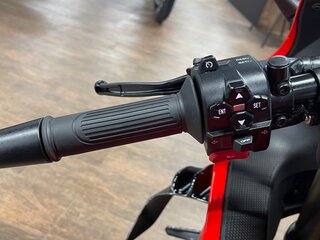 2026 QJMotor SRK 800 RR, красный, 799000 рублей, вид 5