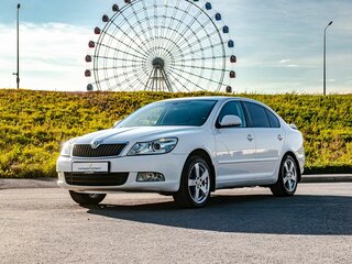 2013 Skoda Octavia II (A5) Рестайлинг, белый, 950000 рублей, вид 1