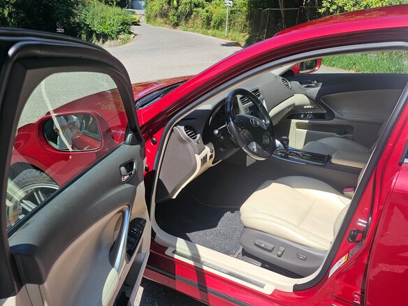2008 Lexus IS 250 II Рестайлинг, красный, 1430000 рублей - вид 3