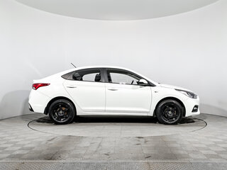2017 Hyundai Solaris II, белый, 1078000 рублей, вид 4