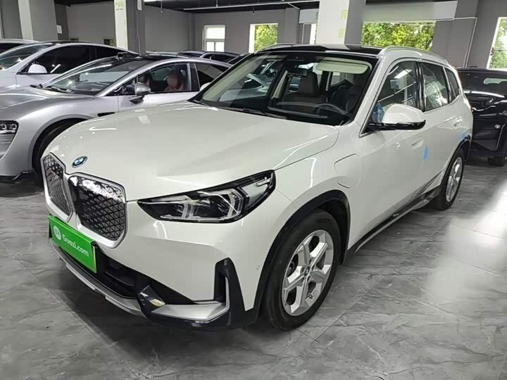 Открыть фотографии: BMW iX1