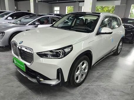 BMW iX1