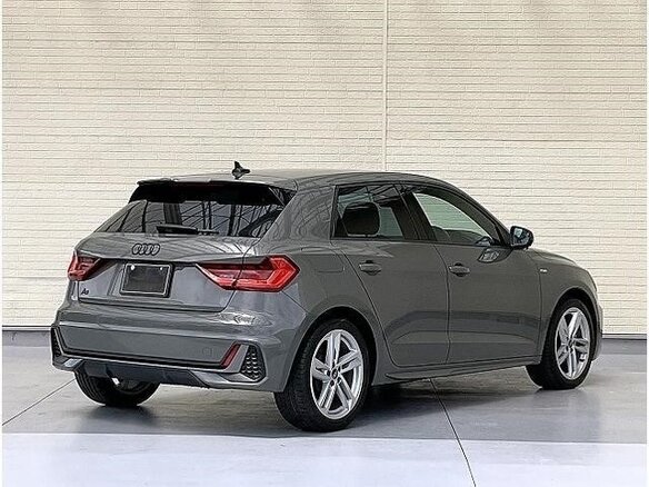2022 Audi A1 citycarver II (GB), серый - вид 3