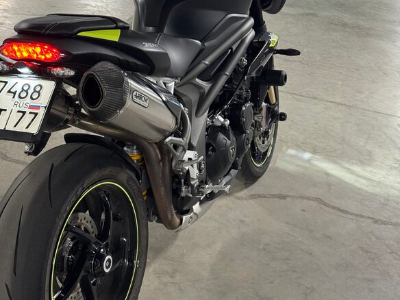 2020 Triumph Speed Triple, чёрный, 1250000 рублей - вид 5