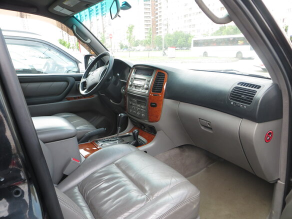 2004 Toyota Land Cruiser 100 Series Рестайлинг 1, чёрный - вид 3