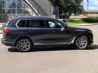 2021 BMW X7 40i I (G07), серый, 6601146 рублей, вид 4