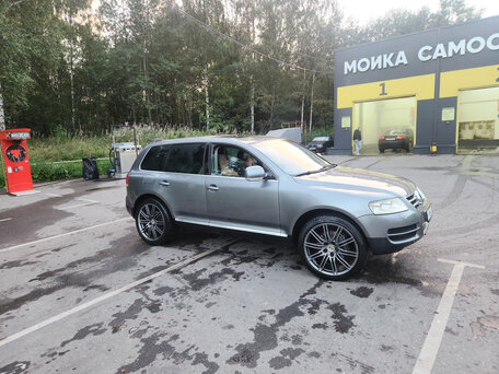 2004 Volkswagen Touareg I, серый, 999999 рублей, вид 1