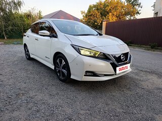 2017 Nissan Leaf II (ZE1), белый, 1850000 рублей, вид 4