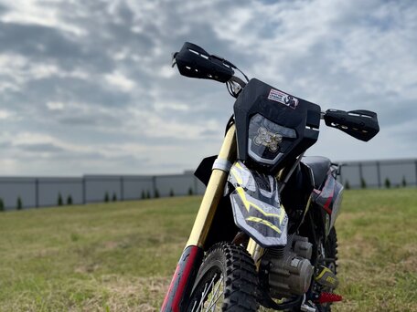 2024 BSE Z3, красный, 80000 рублей, вид 2