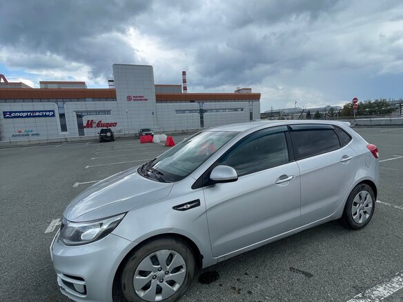 2015 Kia Rio III Рестайлинг, серый, 740000 рублей - вид 12