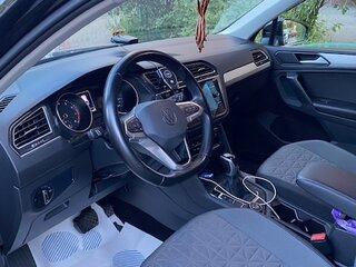 2021 Volkswagen Tiguan II Рестайлинг, чёрный, 3355000 рублей, вид 5