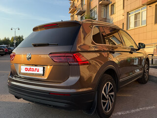 2018 Volkswagen Tiguan II, коричневый, 2080000 рублей, вид 4