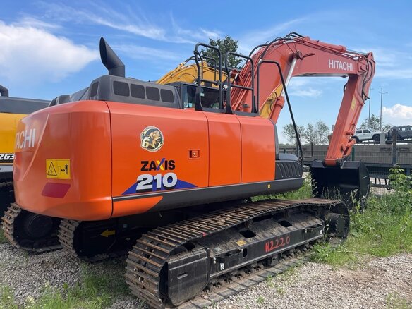 2023 Hitachi ZX210, золотистый, 17500000 рублей
