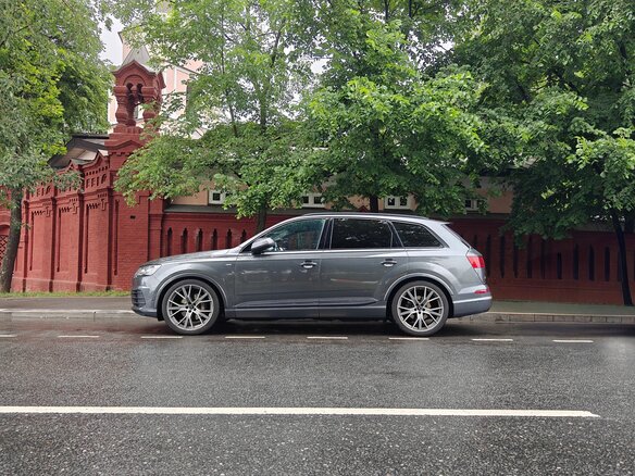2016 Audi Q7 II (4M), серый, 3650000 рублей - вид 1
