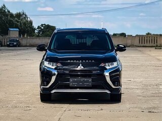 2022 Mitsubishi Outlander III Рестайлинг 3, чёрный, 1710000 рублей, вид 2