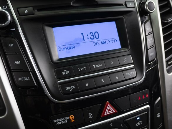 2016 Hyundai i30 II Рестайлинг, серебристый, 1000000 рублей - вид 15
