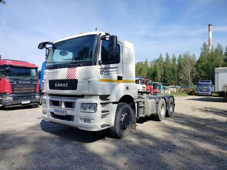 2020 КамАЗ 65206, белый, 3066000 рублей, вид 1