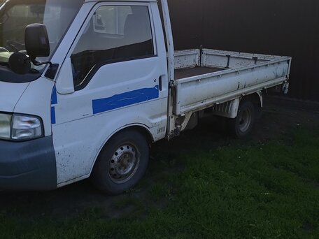 2001 Mazda Bongo, белый, 850000 рублей, вид 2