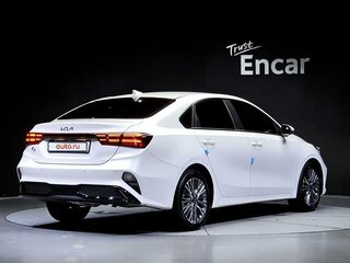 2022 Kia K3 II Рестайлинг, белый, 1800000 рублей, вид 3