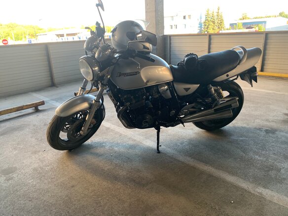 2000 Suzuki GSX 400 Inazuma, серебристый
