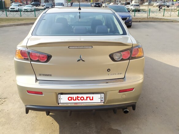 2011 Mitsubishi Lancer X Рестайлинг, бежевый, 1100000 рублей - вид 5