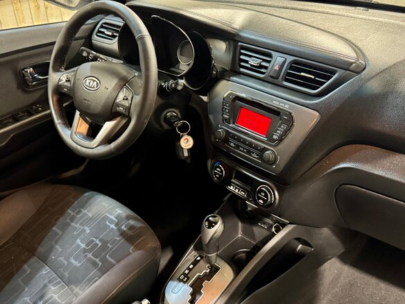 2012 Kia Rio 4-speed III, бежевый - вид 20