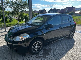 2013 Nissan Tiida I Рестайлинг, чёрный, 850000 рублей, вид 1