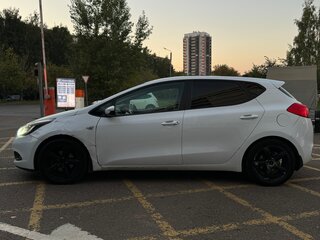 2013 Kia Ceed II, белый, 650000 рублей, вид 4