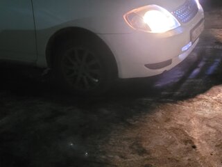 2004 Toyota Corolla IX (E120, E130), белый, 620000 рублей, вид 3