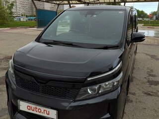 2016 Toyota Voxy III (R80), чёрный, 1700000 рублей, вид 1