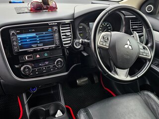 2013 Mitsubishi Outlander PHEV III, белый, 1750000 рублей, вид 5