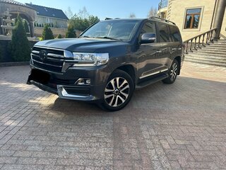 2019 Toyota Land Cruiser 200 Series Рестайлинг 2, серый, 8050000 рублей, вид 1