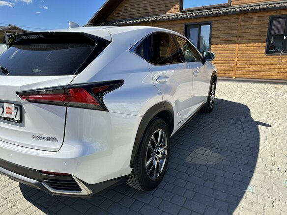 2020 Lexus NX 300h I Рестайлинг, белый, 3690000 рублей - вид 4