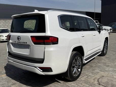2022 Toyota Land Cruiser 300 Series, белый, 11900000 рублей, вид 4