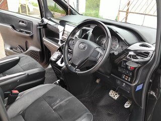 2016 Toyota Voxy III (R80), чёрный, 1700000 рублей, вид 4