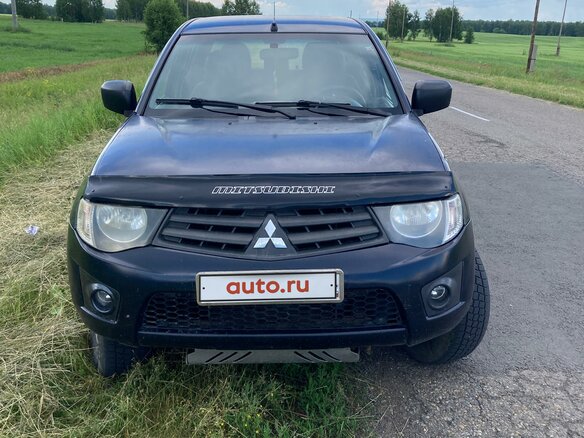 2011 Mitsubishi L200 IV, синий, 900000 рублей - вид 2