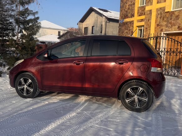 2010 Toyota Vitz II (XP90), красный, 845000 рублей - вид 7
