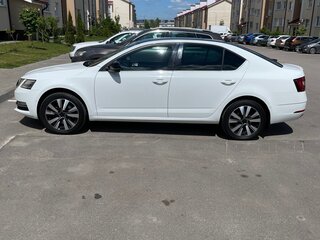 2017 Skoda Octavia III (A7) Рестайлинг, белый, 1850000 рублей, вид 3