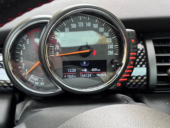 2014 Mini Hatch Cooper S III (F55/F56), красный, 1999000 рублей - вид 5