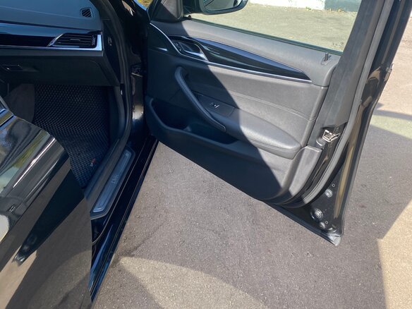 2018 BMW 5 серии 520d xDrive VII (G30/G31/G38), чёрный, 3500000 рублей - вид 19