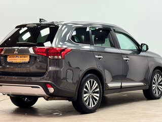 2021 Mitsubishi Outlander III Рестайлинг 3, серый, 3020000 рублей, вид 4