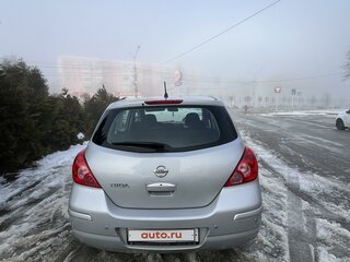 2010 Nissan Tiida I Рестайлинг, серебристый, 750000 рублей, вид 4