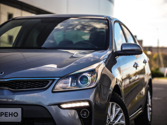 2020 Kia Rio IV, серый, 1399000 рублей - вид 1