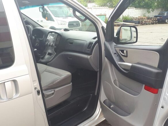 2008 Hyundai H-1 II, серебристый - вид 3