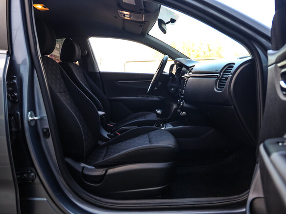2020 Kia Rio IV, серый, 1399000 рублей - вид 24